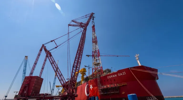 Osman Gazi Yüzer Üretim Platformu Karadeniz'de göreve bir adım daha yaklaştı