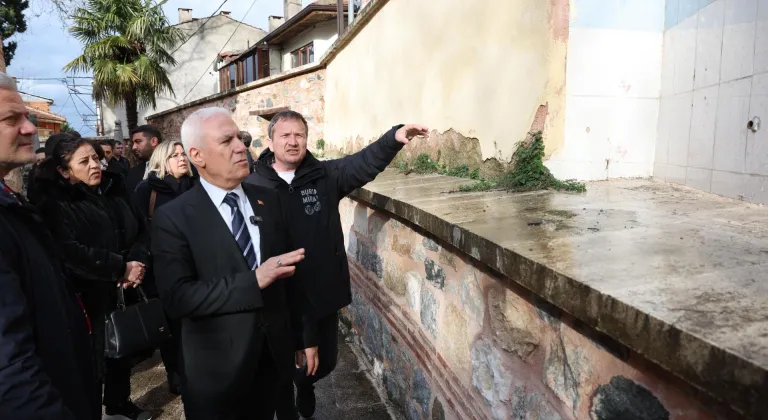 Osmanlı'nın ilk eserlerinden Alaeddin Bey Cami'nin haziresindeki mezar taşları restore ediliyor