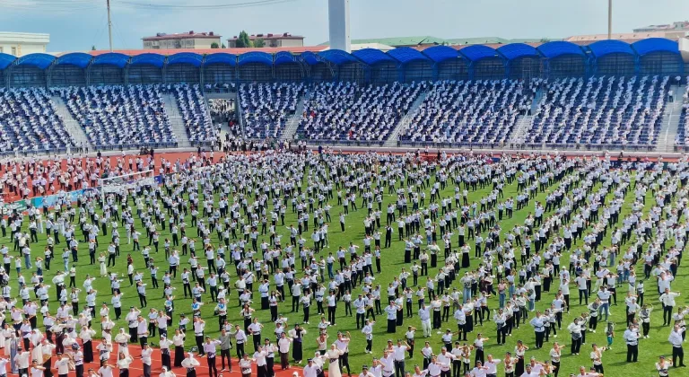 Özbekistan'da halk danslarından "Andican polkası" Guinness Rekorlar Kitabı'na girdi