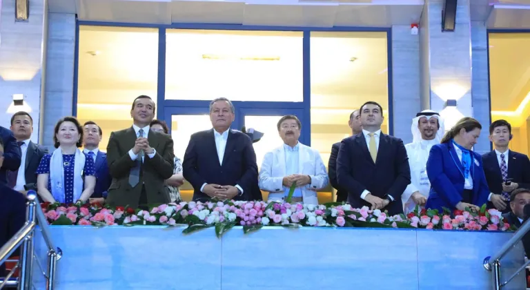 Özbekistan'ın "Türk Dünyası Kültür Başkenti" ilan edilen Andican kentinde kutlama etkinliği düzenlendi