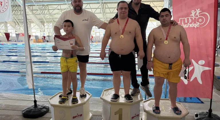 "Özel çocukların" yüzme mutluluğu