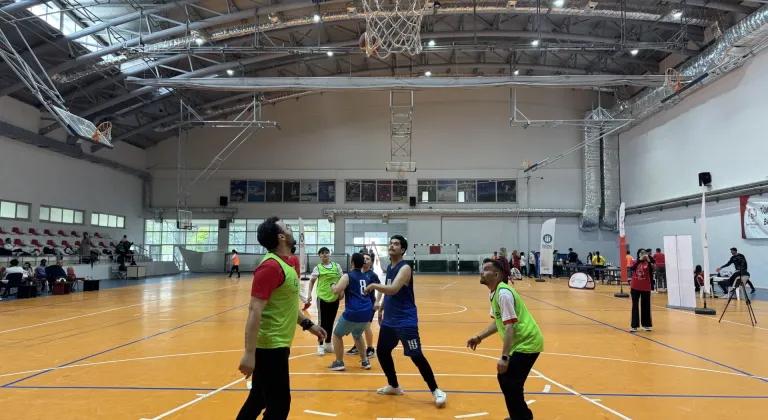"Özel Olimpiyatlar Türkiye Doğu Anadolu Bölge Oyunları"nın madalya töreni yapıldı