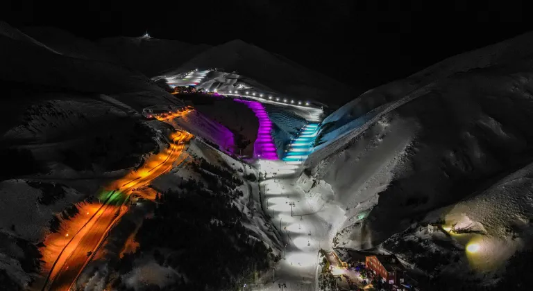 Palandöken'de gece kayağı görsel şölene dönüşüyor