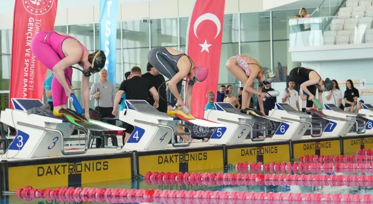 Paletli yüzme şampiyonası ve milli takım seçmeleri Edirne'de yapıldı