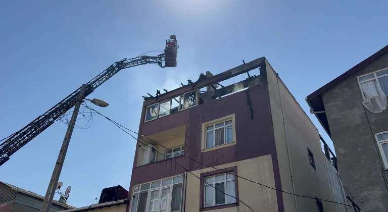 Pendik'te 4 katlı binada çıkan yangın söndürüldü