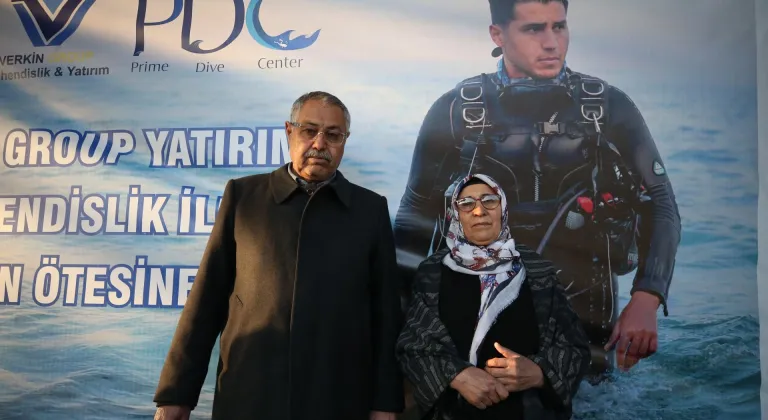 Profesyonel dalgıç, 18 Mart anısına Anzak Koyu'nda "dünya rekoru" kırdı