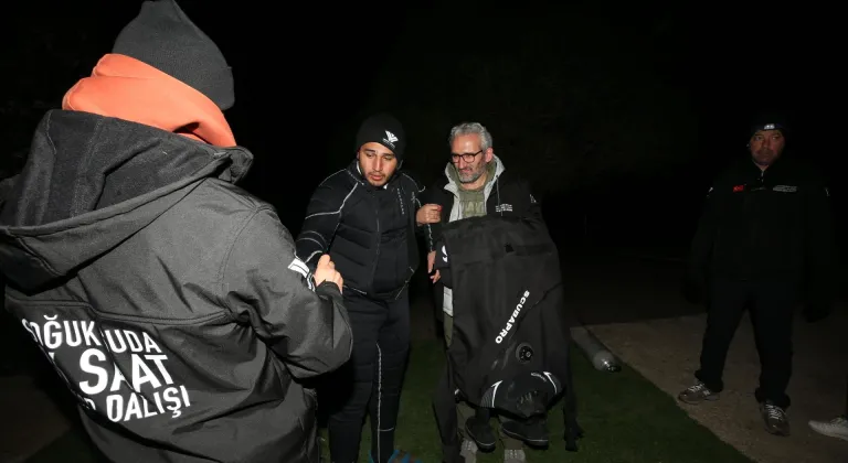 Profesyonel dalgıç, 18 Mart anısına dünya rekoru için Anzak Koyu'nda suya girdi