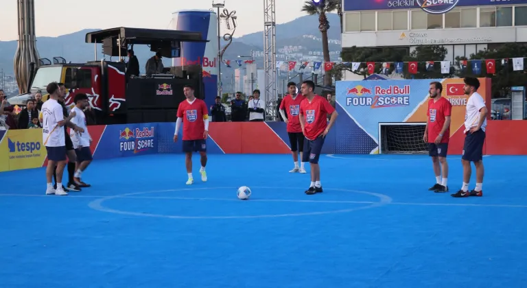 Red Bull Four 2 Score Sokak Futbolu Turnuvası'nın Türkiye Finali İzmir'de Yapıldı