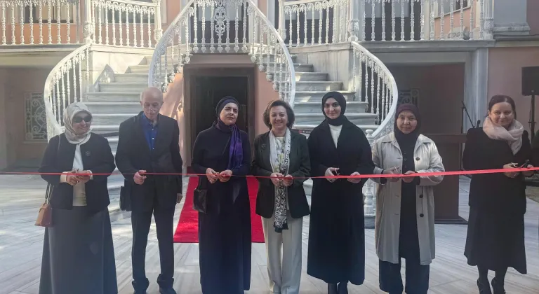 Ressam Hülya Yazıcı'nın retrospektif sergisi, Dolmabahçe Resim Müzesi'nde açıldı