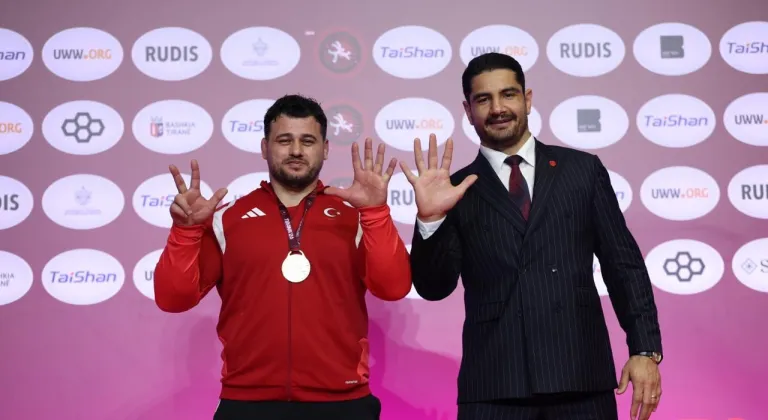 Rıza Kayaalp'ten Arnavutluk'ta tarihi şampiyonluk