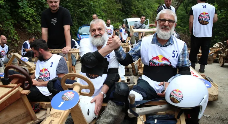 Rize'de "16. Geleneksel Red Bull Formulaz Tahta Araba Yarışları" düzenlendi