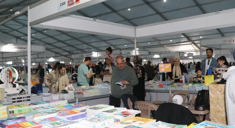 Rize'de 3. Kitap Fuarı devam ediyor