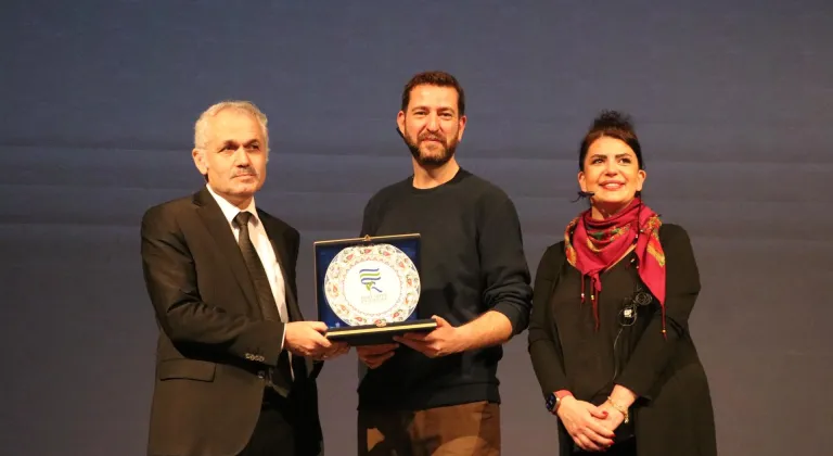 Rize'de "Aşk Neyledi Yunus" adlı tiyatro oyunu sahnelendi