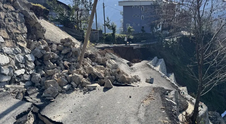 Rize'de istinat duvarının çöktüğü alanda inceleme yapıldı