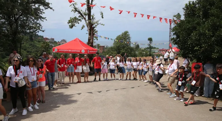 Rize'de "Ülkeler Arası Tahta Araba Yarışması" yapıldı