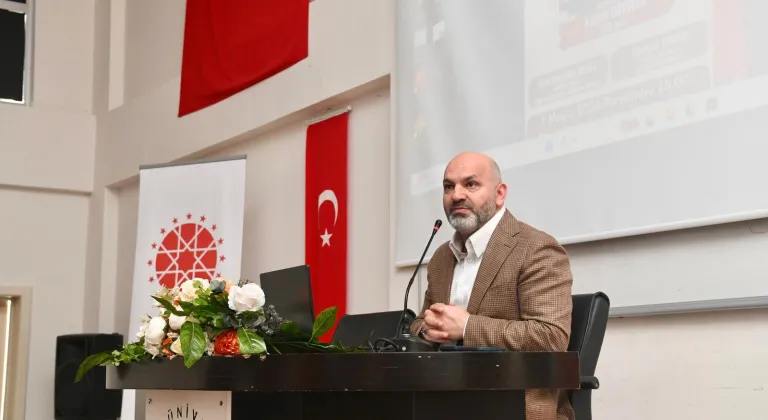 RTÜK Üyesi Davulcu, Amasya'da öğrencilerle dijital çağın fırsat ve risklerini konuştu