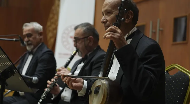 Sağlık çalışanları, "Türkülerle Şifa" konseri verdi