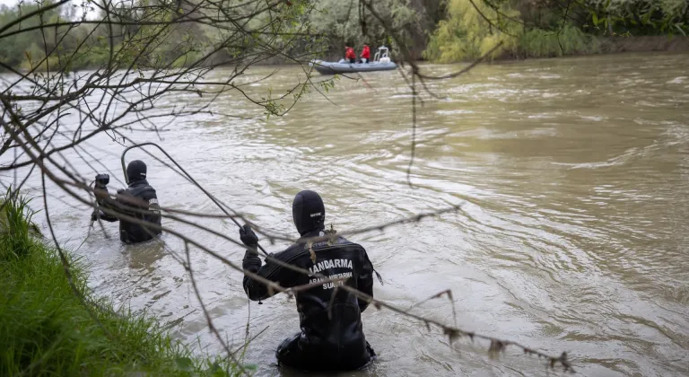 Sakarya Nehri'nde kaybolan 6 yaşındaki çocuğu arama çalışmaları sürüyor