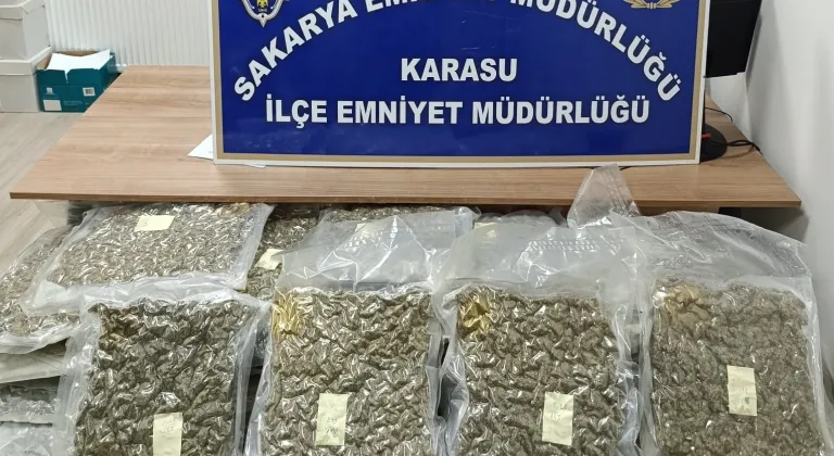 Sakarya'da sahile vuran çantada 21,5 kilogram sentetik uyuşturucu ele geçirildi
