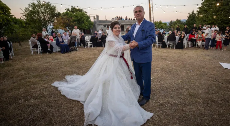 Sakarya'da zihinsel ve bedensel engelli Merve'nin gelinlik giyme hayali gerçek oldu