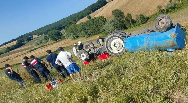 Samsun'da devrilen traktörün altında kalan sürücü hayatını kaybetti