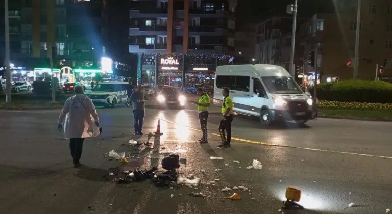 Samsun'da kamyonet ile motosikletin çarpıştığı kazada 5 kişi yaralandı