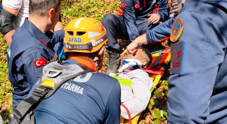 Samsun'da kayalık alana düşen vatandaş AFAD'ın ipli istasyon sistemiyle kurtarıldı