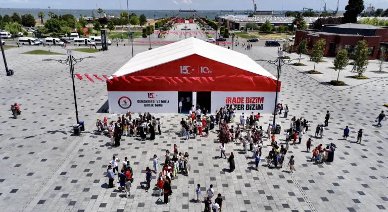 Samsun'da şehit yakınları ve öğrenciler 15 Temmuz Anma Çadırı'nı ziyaret etti