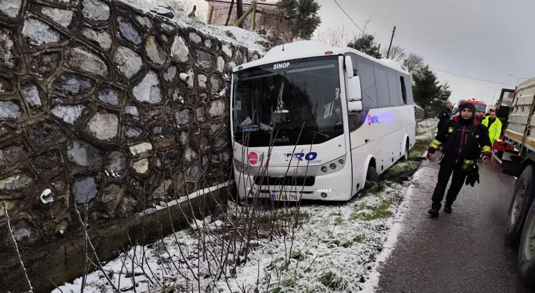 Samsun'da yolcu otobüsünün çarptığı 3 kişi yaralandı
