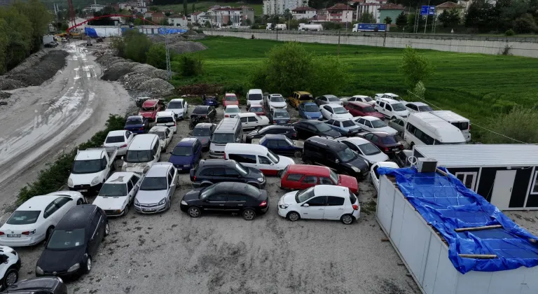 Samsun'un Havza ilçesinde selden zarar gören araçlar, hasar tespitin ardından yollardan kaldırıldı