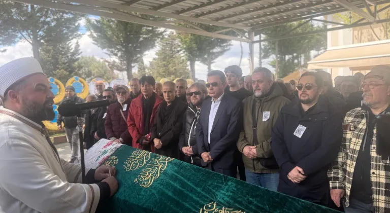 Sanatçı Tülay Özer, İstanbul'da son yolculuğuna uğurlandı
