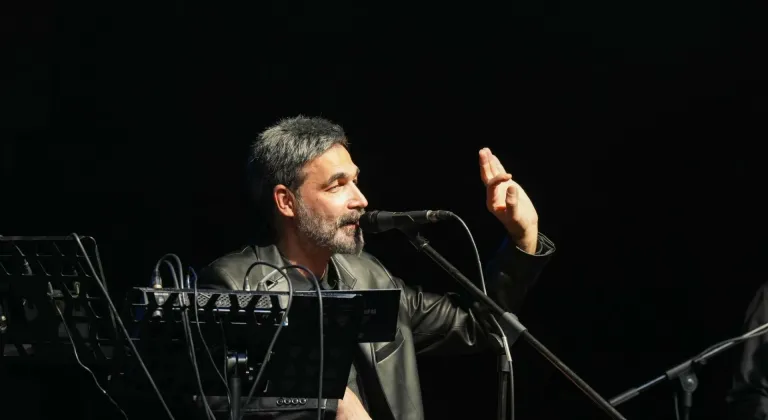 Sanatçı Uğur Işılak İstanbul'da konser verdi
