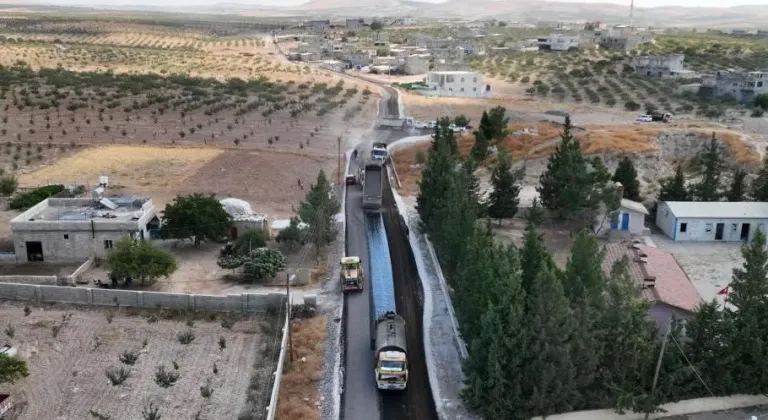 Şanlıurfa Birecik’te 40 kilometrelik grup yolunda asfalt çalışmaları tamamlandı