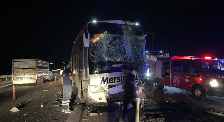 Şanlıurfa'da 2 yolcu otobüsünün çarpıştığı kazada 13 kişi yaralandı