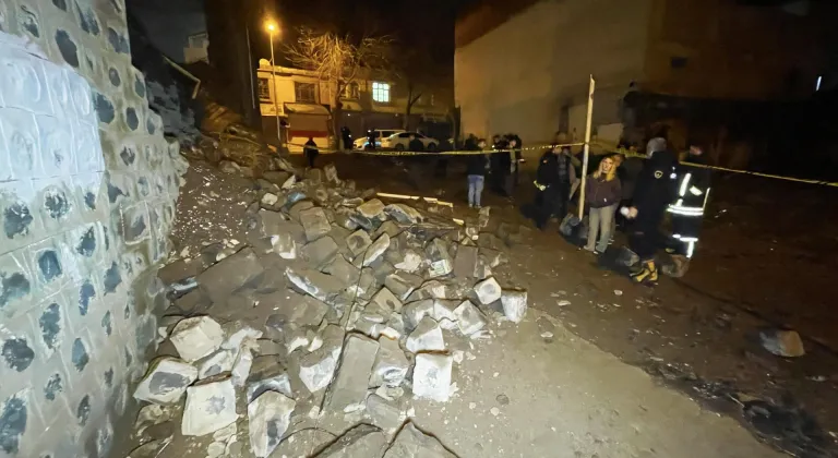 Şanlıurfa'da çöken boş evin yanındaki 3 ev tedbiren tahliye edildi
