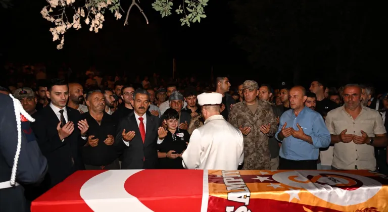 Şanlıurfa'da halı sahada kalp krizi sonucu ölen jandarma uzman çavuşun cenazesi Şırnak'ta defnedildi