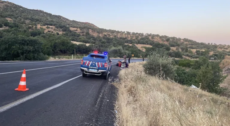 Şanlıurfa'da tarım işçilerini taşıyan minibüsün şarampole devrilmesi sonucu 4 kişi yaralandı