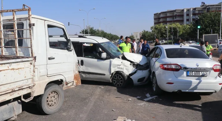 Şanlıurfa'da zincirleme trafik kazasında 7 kişi yaralandı