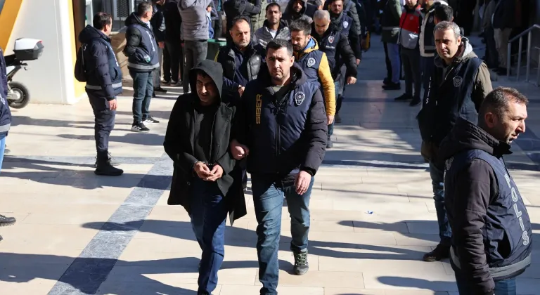 Şanlıurfa'daki yasa dışı bahis operasyonunda yakalanan 18 zanlı tutuklandı