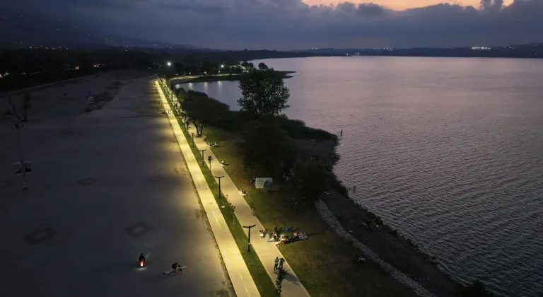 Sapanca Gölü'nün kıyı şeridi yeni görünümüne kavuştu
