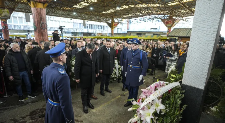 Saraybosna'daki "pazar yeri katliamının" 32. yılında hayatını kaybedenler anıldı
