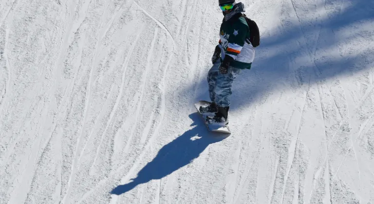Sarıkamış Kayak Merkezi'nde hafta sonu yoğunluk oluştu