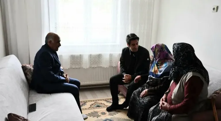 Sarıkamış Kaymakamı Aslantatar’dan yaşlılar günü ziyareti
