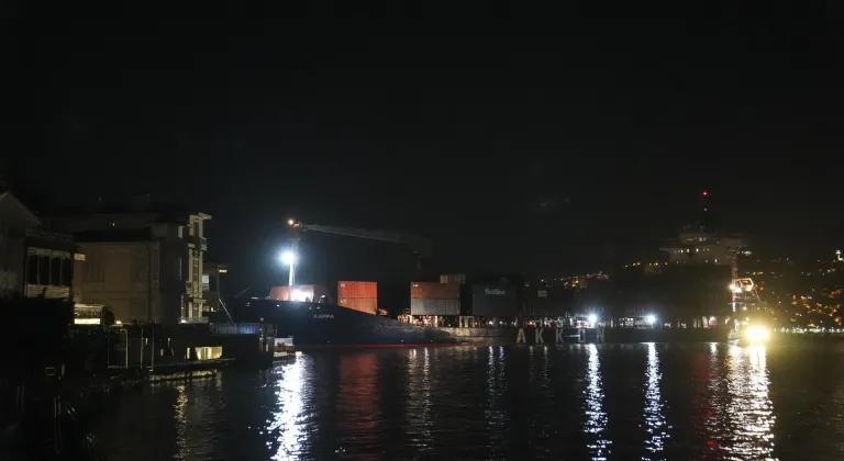 Sarıyer'de karaya oturan konteyner gemisi için kurtarma çalışması başlatıldı