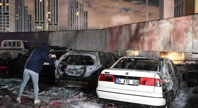 Sarıyer'de sanayi sitesinde çıkan yangında 5 otomobil yandı