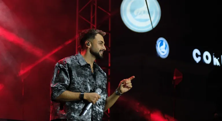Şarkıcı Sefo Çorum Hitit Fuarı'nda konser verdi