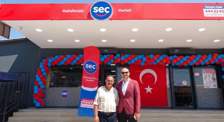 Seç Market depremde bakkalını kaybeden Hataylı esnafa destek oldu