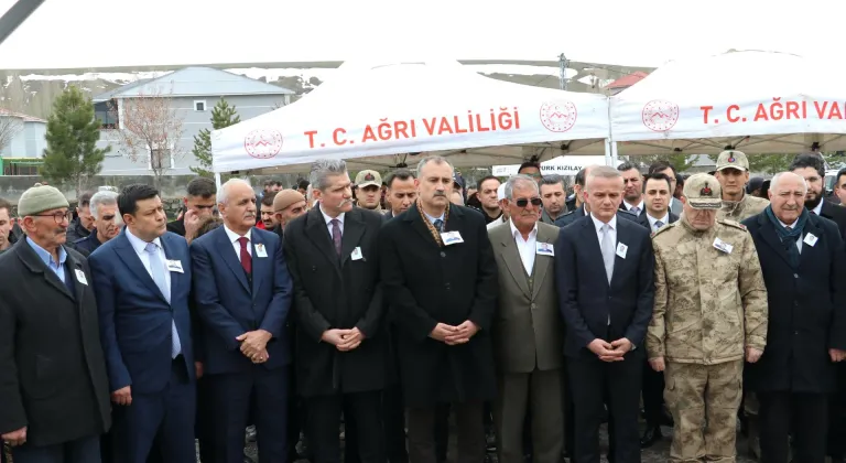 Şehit infaz koruma memuru Yiğit, Ağrı'da mezarı başında anıldı