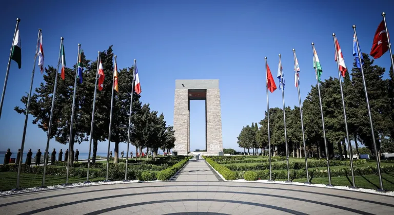 Şehitler Abidesi'nde Çanakkale Kara Savaşları'nın 111. yılı töreni düzenlendi