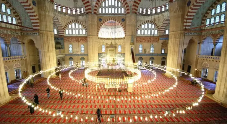 Selimiye Camii ve Külliyesi, tarihin izlerini yaşatıyor